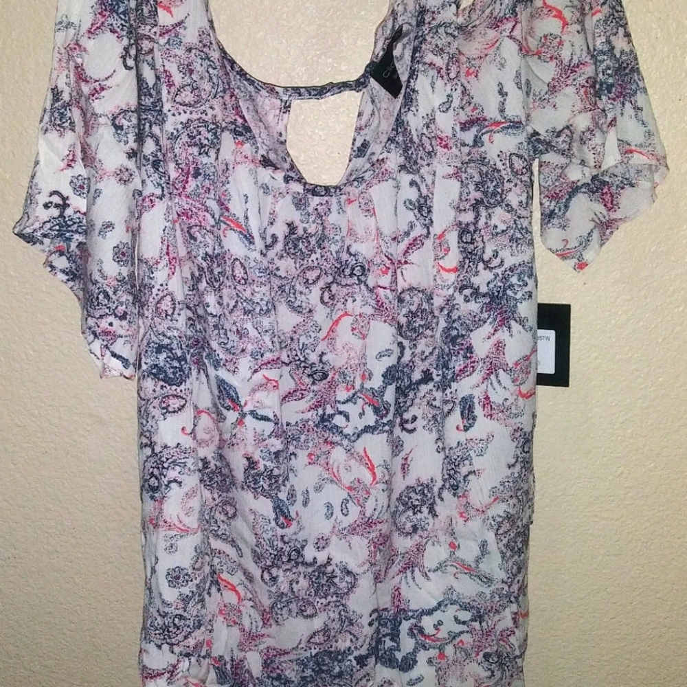 Women's plus size shirt